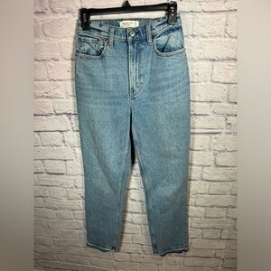 Abercrombie Fitch the 90’s straight Ultra High Rise Curve Love 25/0 straight leg